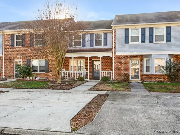 206 Choisy Cres, Yorktown, VA 23692