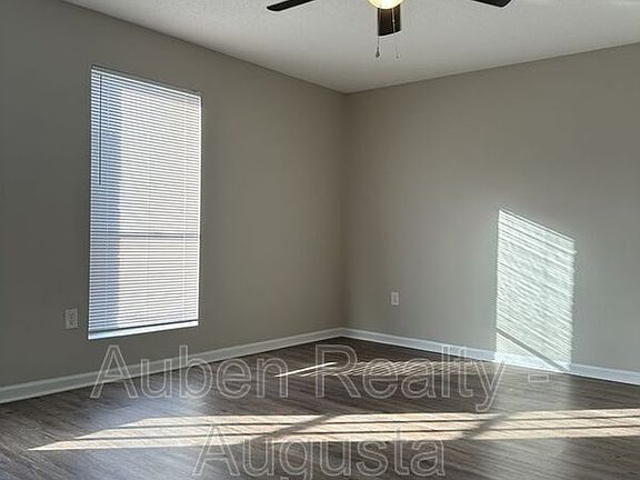 3rd image of 3202 Gerald Dr E