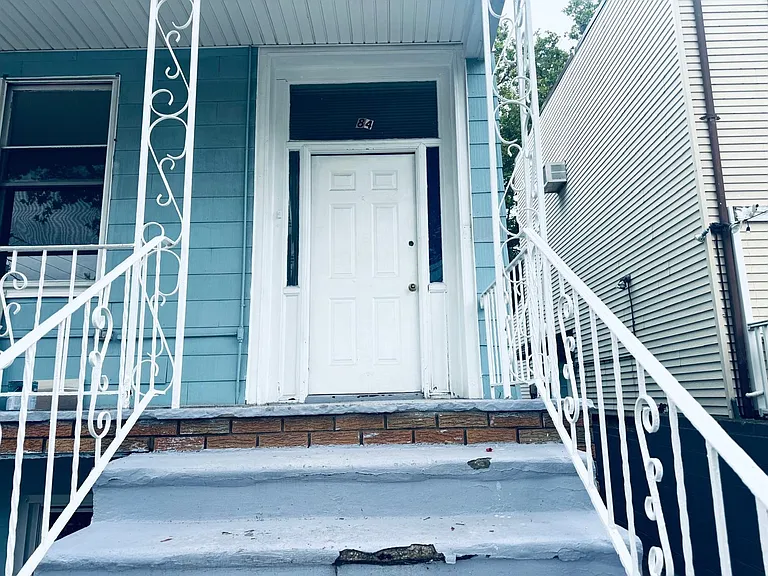 84 Waverly St #1 — Photo 8