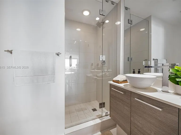 650 NE 32nd St #4805 — Photo 27