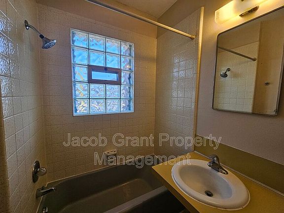 4th image of 676 Memorial Dr APT 204