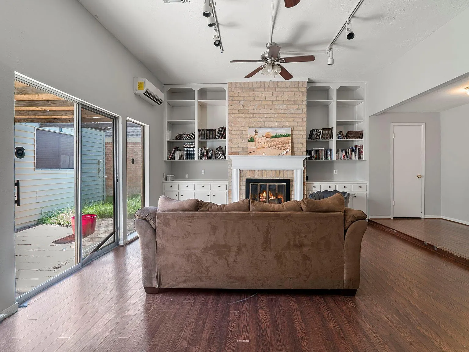 3 bed, 2.0 bath, 1938 sqft, $2,150 — Photo 4