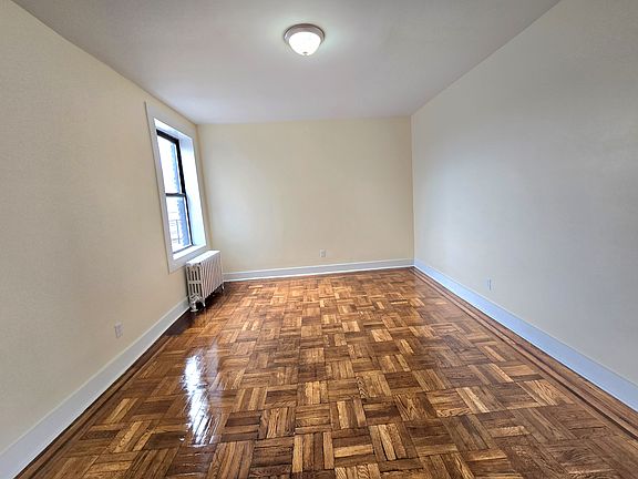 2nd image of 500 Montgomery St Unit 8