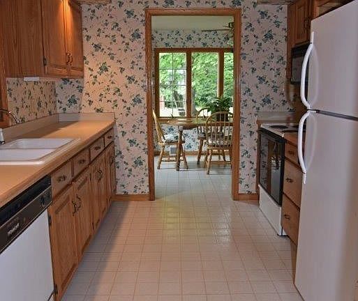 4th image of 614 S Buhl Farm Dr