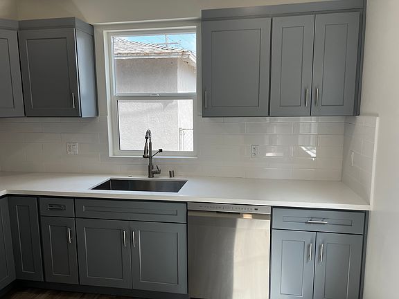 5th image of 1031 Ocean Park Blvd #6