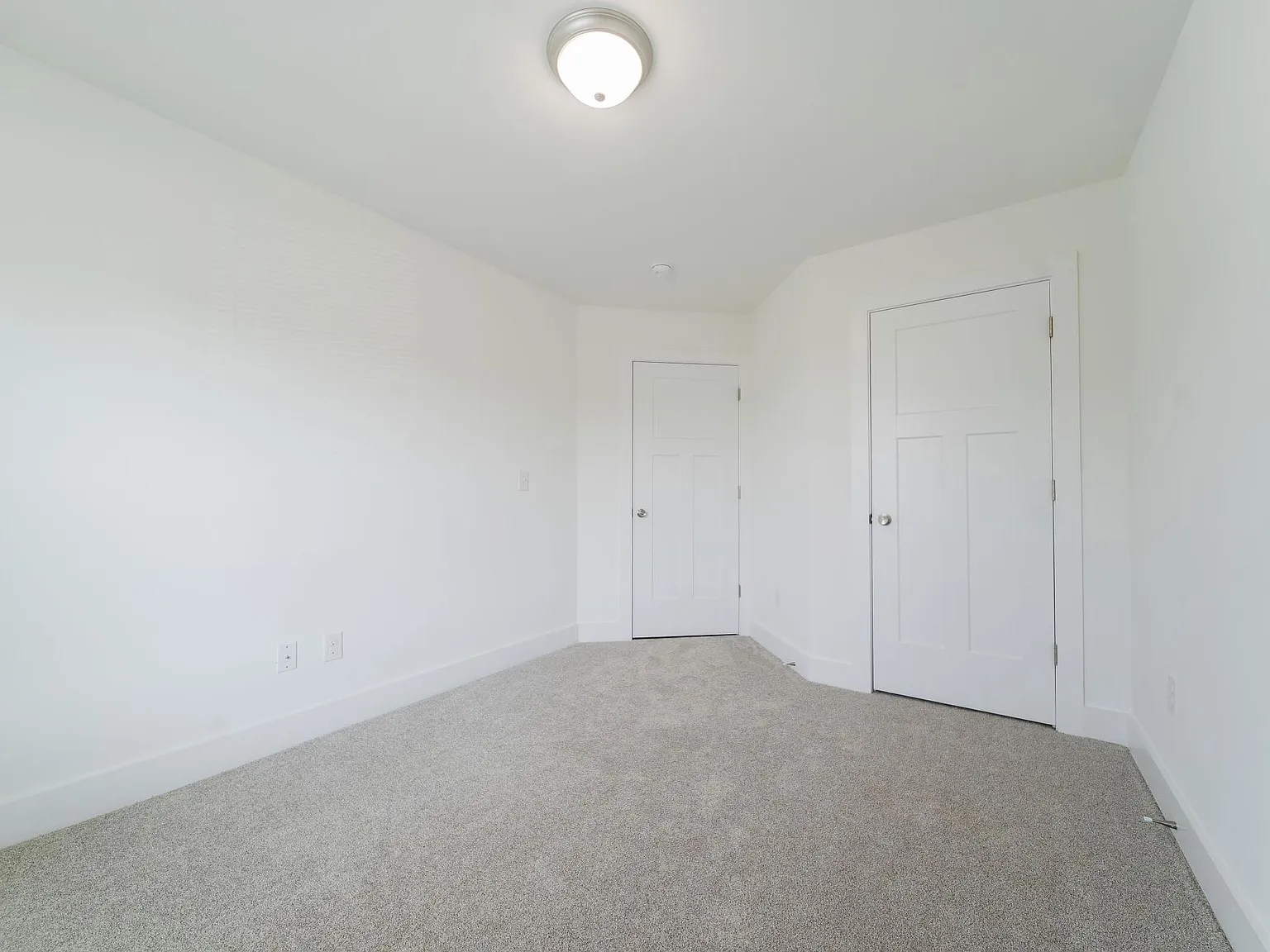 712 Lamina Dr — Photo 4