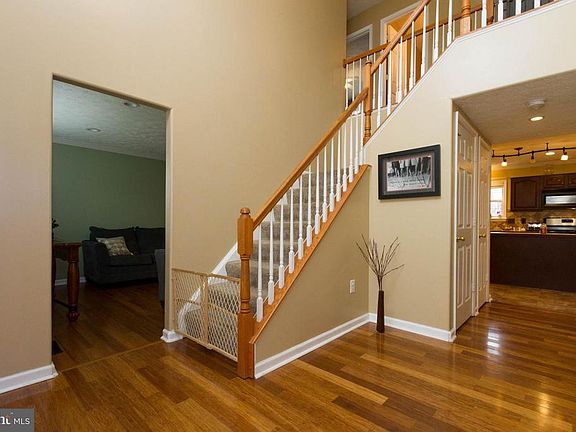 3rd image of 10 Knollside Ct
