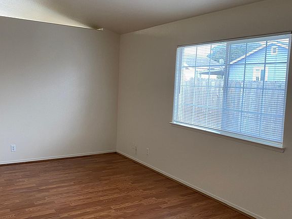 3rd image of 10661 Geil St