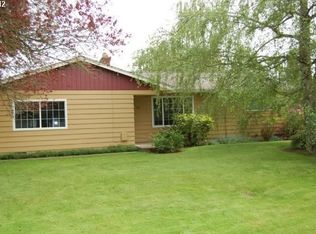 104 E Columbia Dr, Newberg, OR 97132