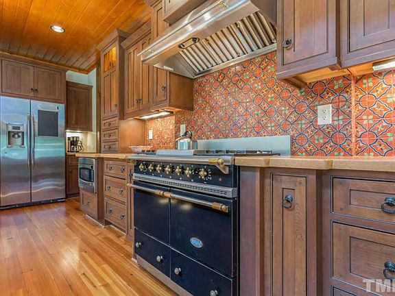 5th image of 600 Country Ln