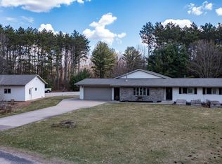 N1922 Virginia Dr, Waupaca, WI 54981