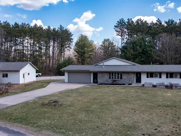 N1922 Virginia Dr, Waupaca, WI 54981