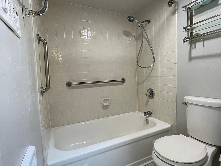 333 W Leroux St #A5 — Photo 14