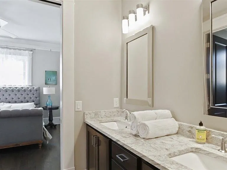 1013 Euclid Ave NE — Photo 25