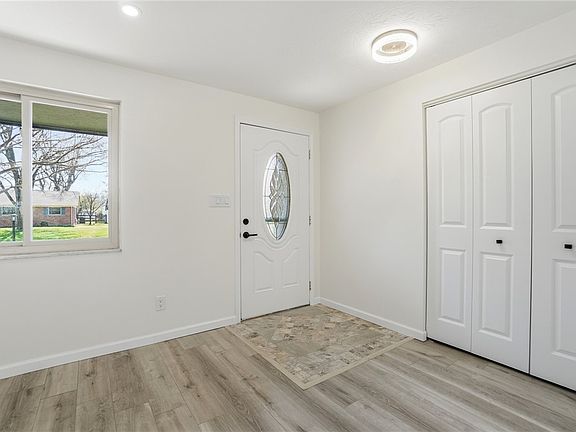 3rd image of 1039 Independence Dr