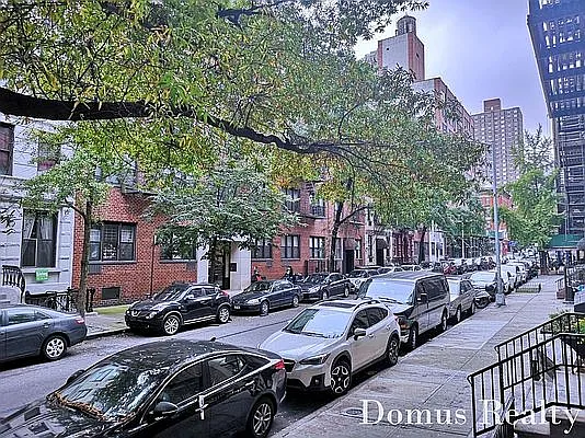 Rented by Domus Realty | media 25