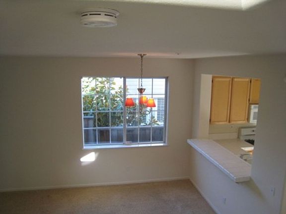 5th image of 1041 Warren Dr