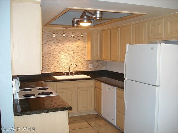 2nd image of 905 Willow Tree Dr Unit C