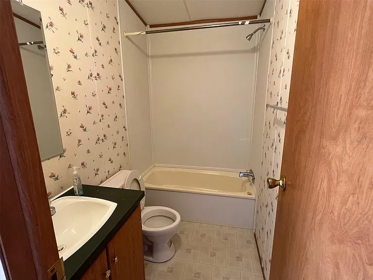 10429 Hudson Ave — Photo 14