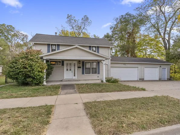 702 W 7th St, Muscatine, IA 52761