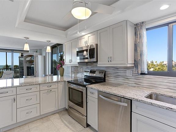 4th image of 26171 Hickory Blvd APT 3C