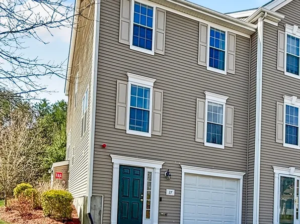 27 Buttercup Ln #27, South Grafton, MA 01560