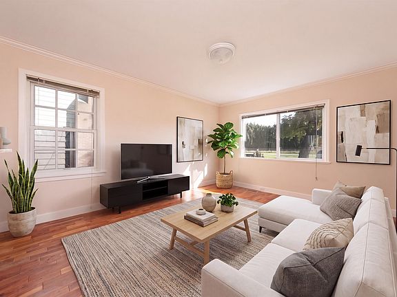 3rd image of 3211 Catalina Cres