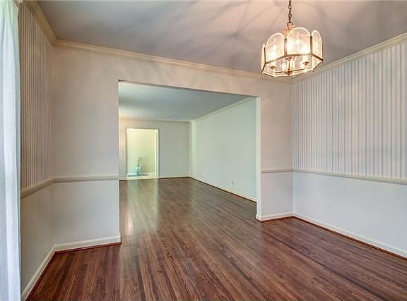 5th image of 5700 Red Oak Dr