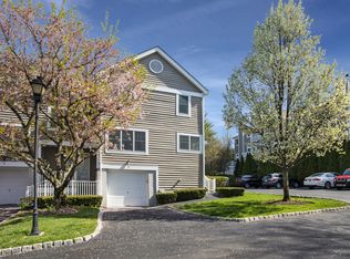 9 Brookridge Ct, Rye Brook, NY 10573