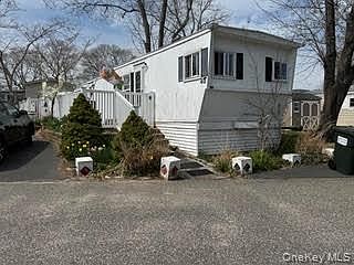 3rd image of 1964 River Road #40