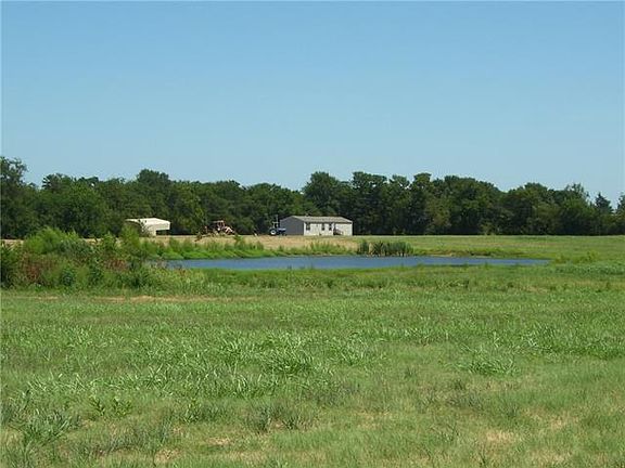 4th image of 915 County Road 2900