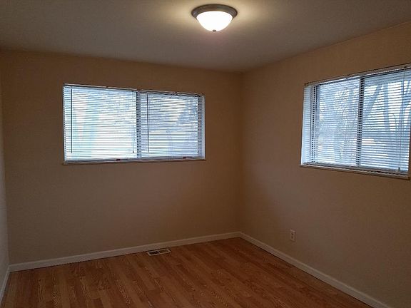 4th image of 10122 Douglas Ct