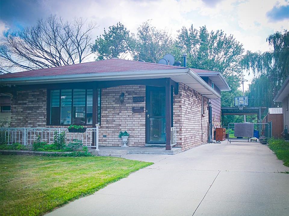 1st image of 2709 Clemenceau Blvd