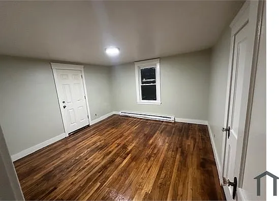 3 bed, 1100 sqft, $1,900 — Photo 3