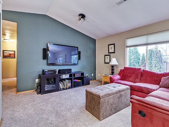 4th image of 2067 SE Imlay Ave