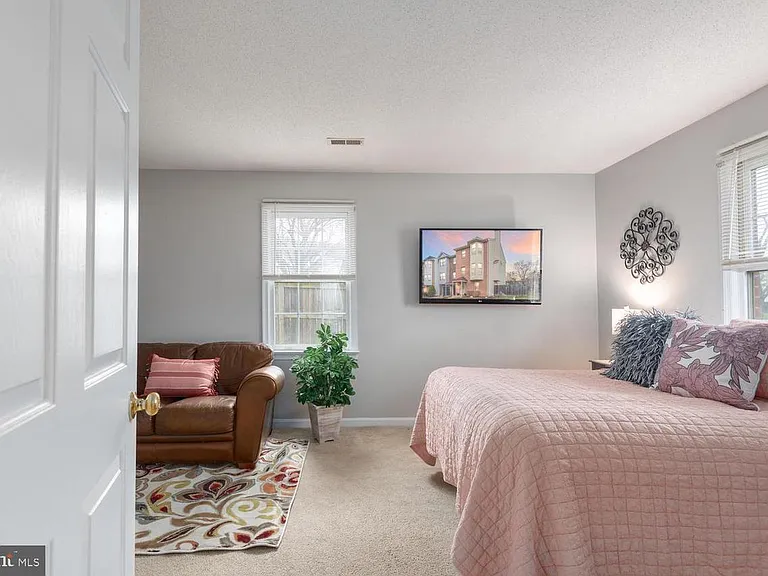 200 Barrie Pl — Photo 10