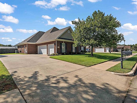 3rd image of 112 Legacy Cove Dr
