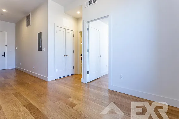 Rented by EXR | media 77