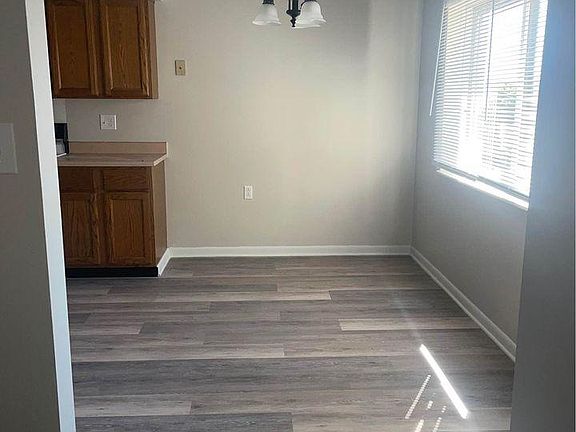 5th image of 995 Willey St #5