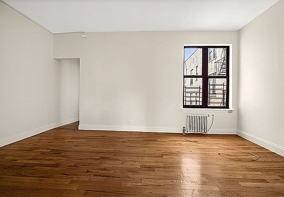 5th image of 76 Saint Nicholas Pl APT 55
