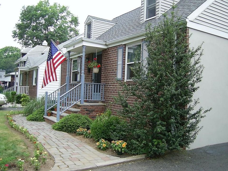 2nd image of 130 Lincoln St