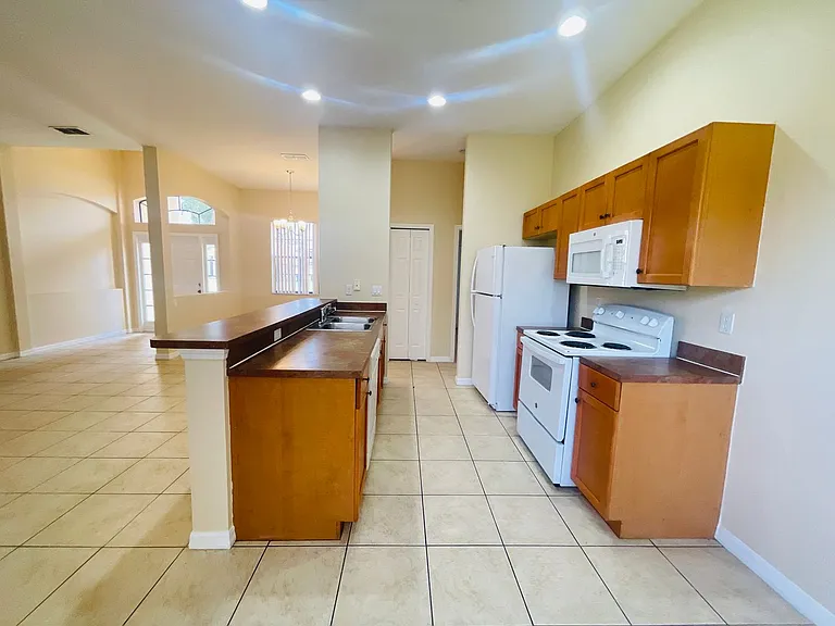 404 Cinnamon Dr — Photo 12