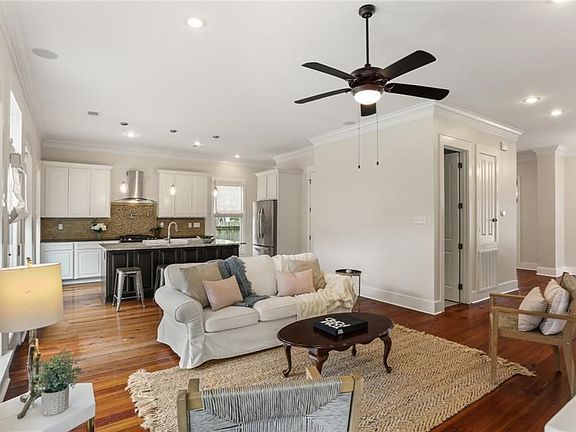 3rd image of 1038 Valence St