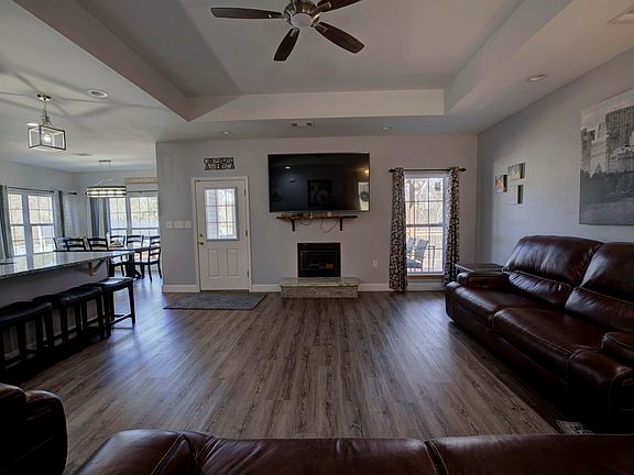 4th image of 2976 Riverview Dr