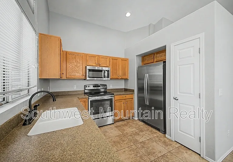 649 S Banning — Photo 14