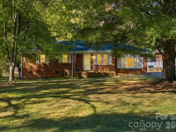 1115 Woodhaven Dr, Mount Holly, NC 28120