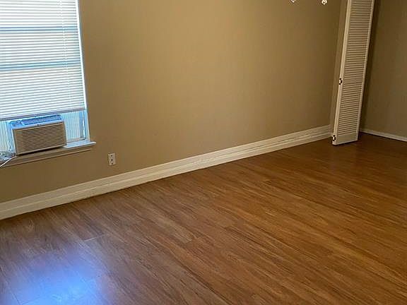 5th image of 1512 Elaine Pl