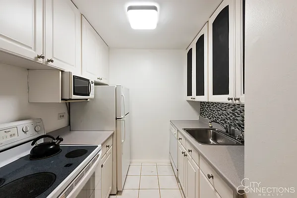 Rented by City Connections Realty | media 19