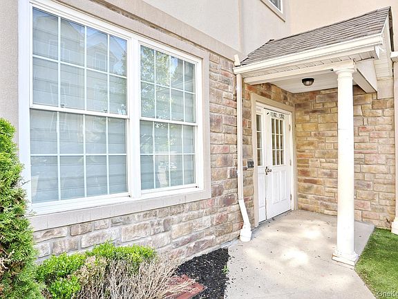 2nd image of 1302 Parkview Drive