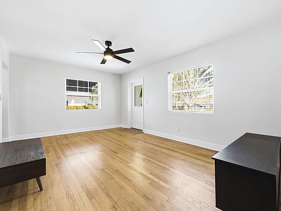 5th image of 3151 Poinsettia Ave